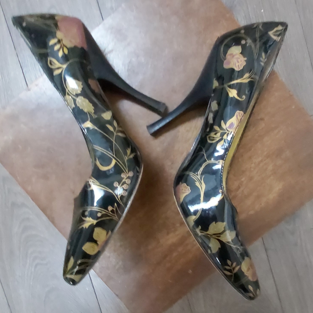Hale Bob patent leather pumps